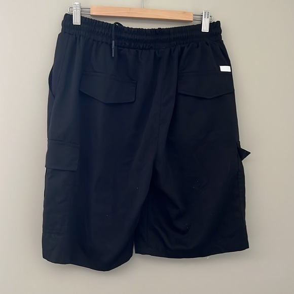 SHEIN Black Cargo Shorts with Elastic Waistband - Picture 2 of 5